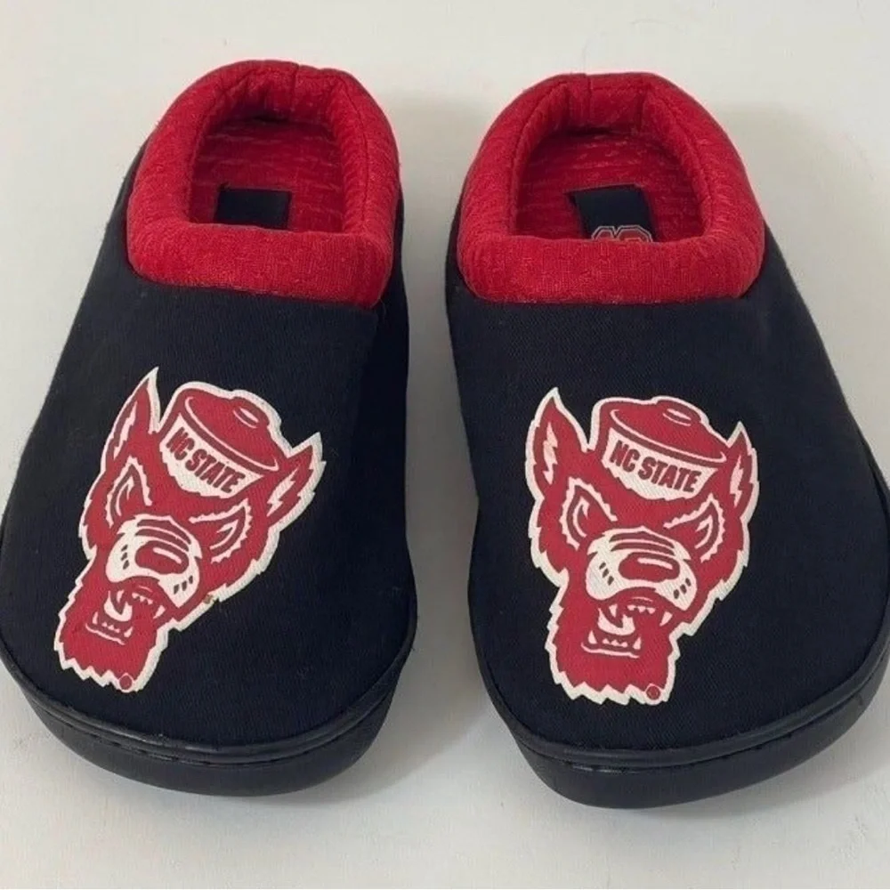 NCSU Wolfpack Youth slippers size XL (3/4) NC State University